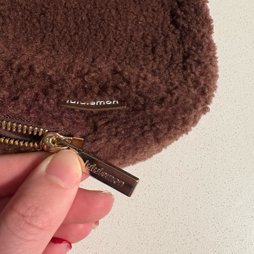 NWT Lululemon Everywhere Belt Bag Large Fleece - Picture 3 of 5